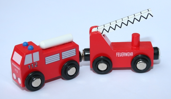 Feuerwehrauto aus Holz, Schiebezug Holzeisenbahn
